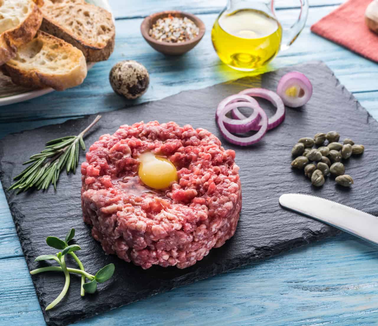 In bella evidenza una tartare di carne cruda