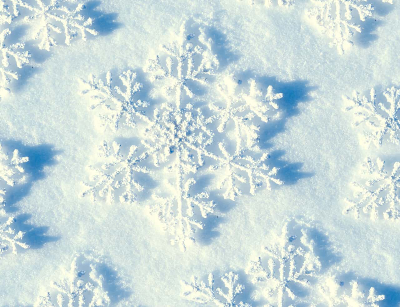 Rappresentazione stilistica in primo piano di un fiocco di neve