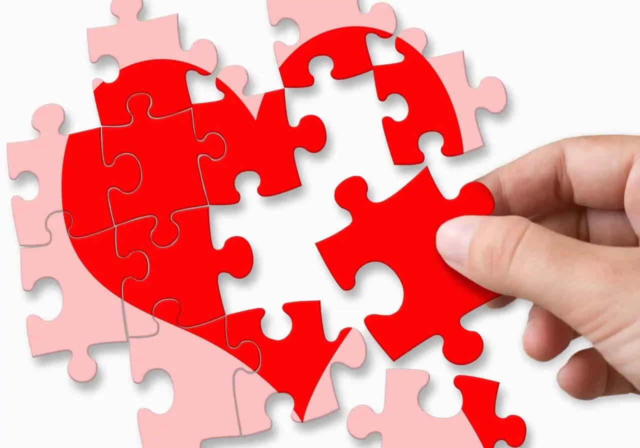 Il cuore spezzato inteso come vera e propria sindrome di cui vanno curate le cause