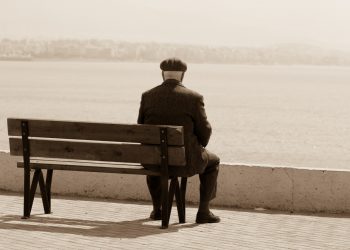 La vita in solitudine è un problema diffuso e non riguarda solo gli anziani