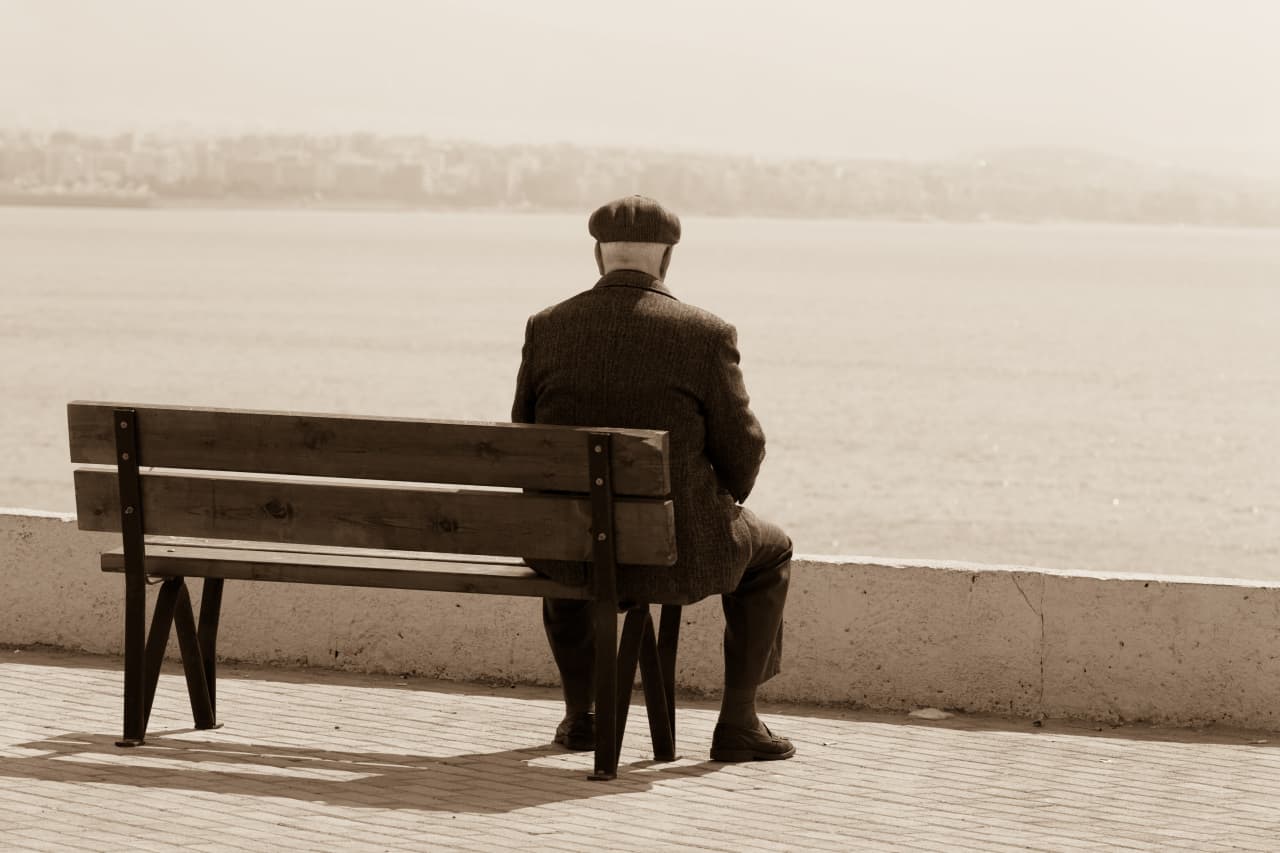 La vita in solitudine è un problema diffuso e non riguarda solo gli anziani