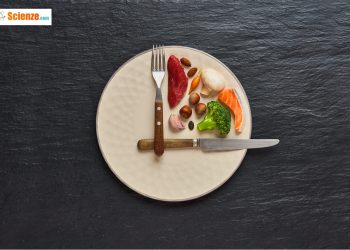Il digiuno intermittente prevede assunzione di cibo solo in una precisa fascia oraria ogni giorno