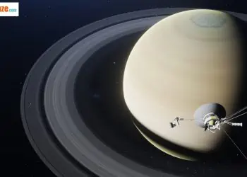Sonda spaziale Voyager vista in avvicinamento su Saturno